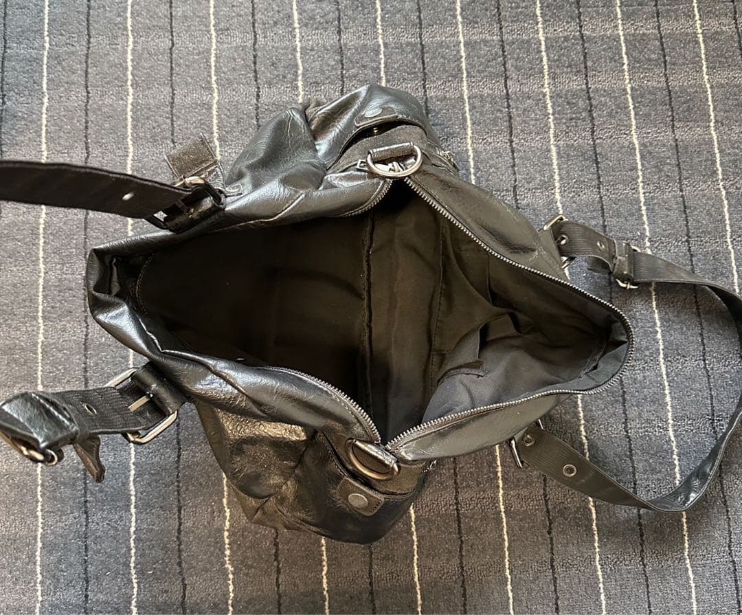 ハンドバッグ　ブラック　カジュアル シンプル