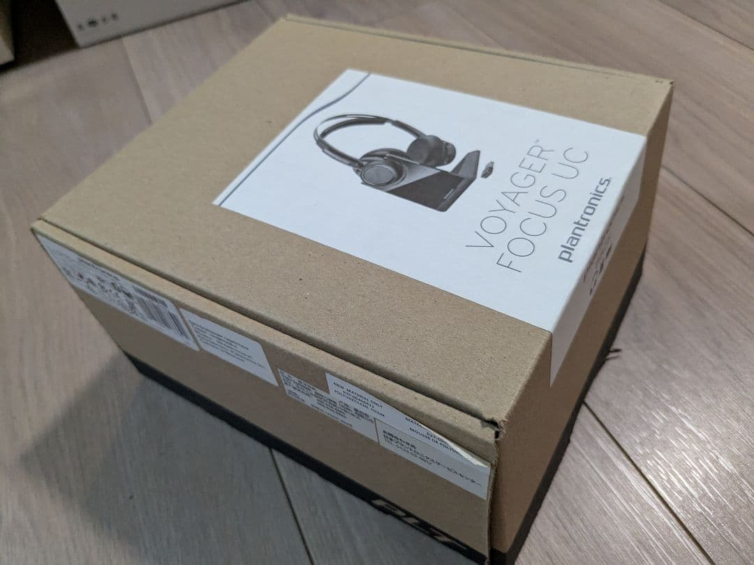 ヘッドホン Voyager Focus UC B825 with Charge Stand