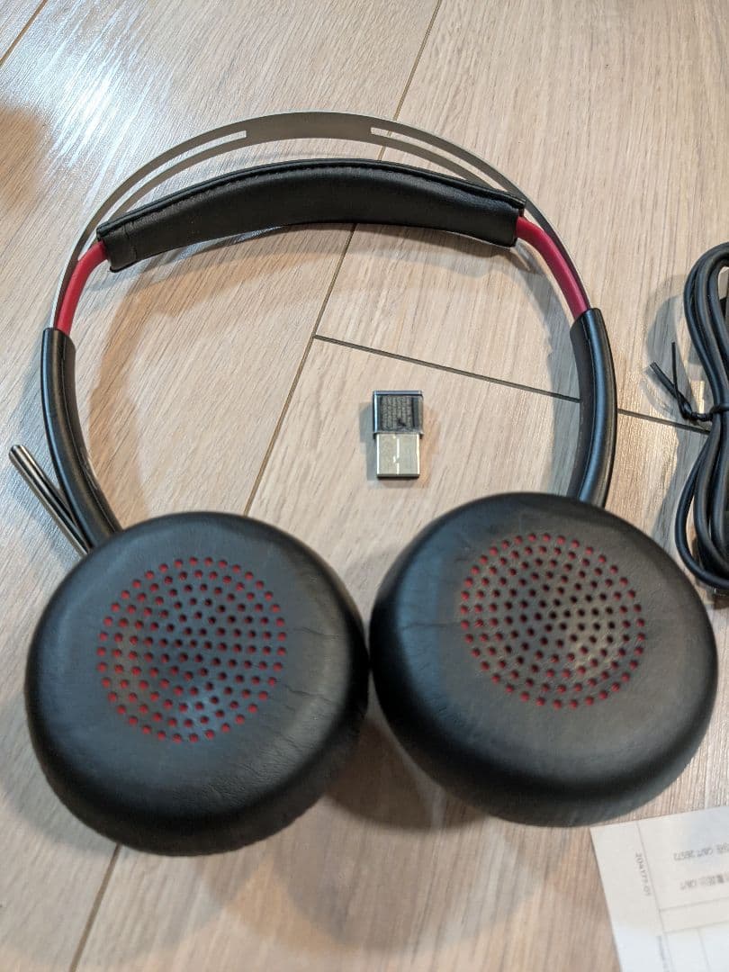ヘッドホン Voyager Focus UC B825 with Charge Stand