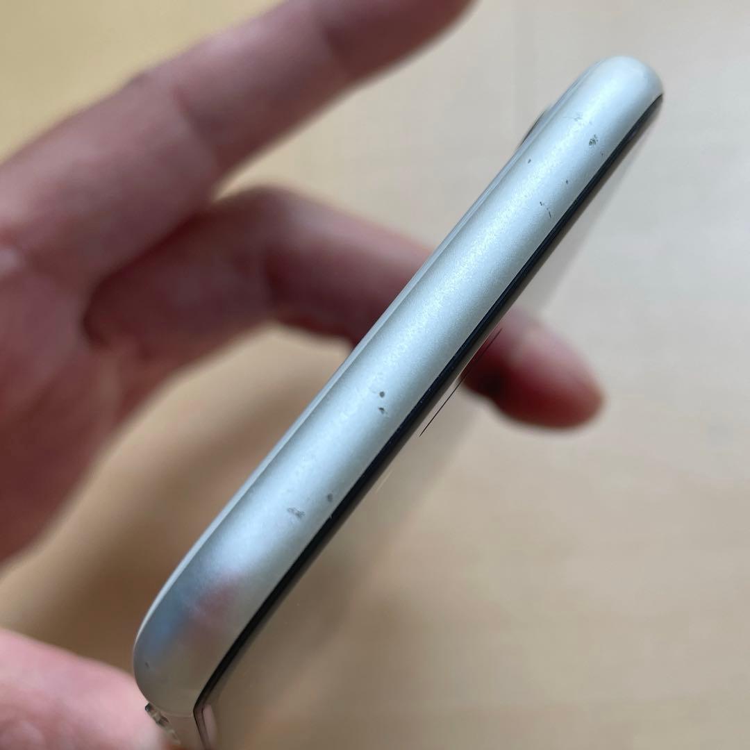 iPhone SE 第2世代　ホワイト　64GB A2296