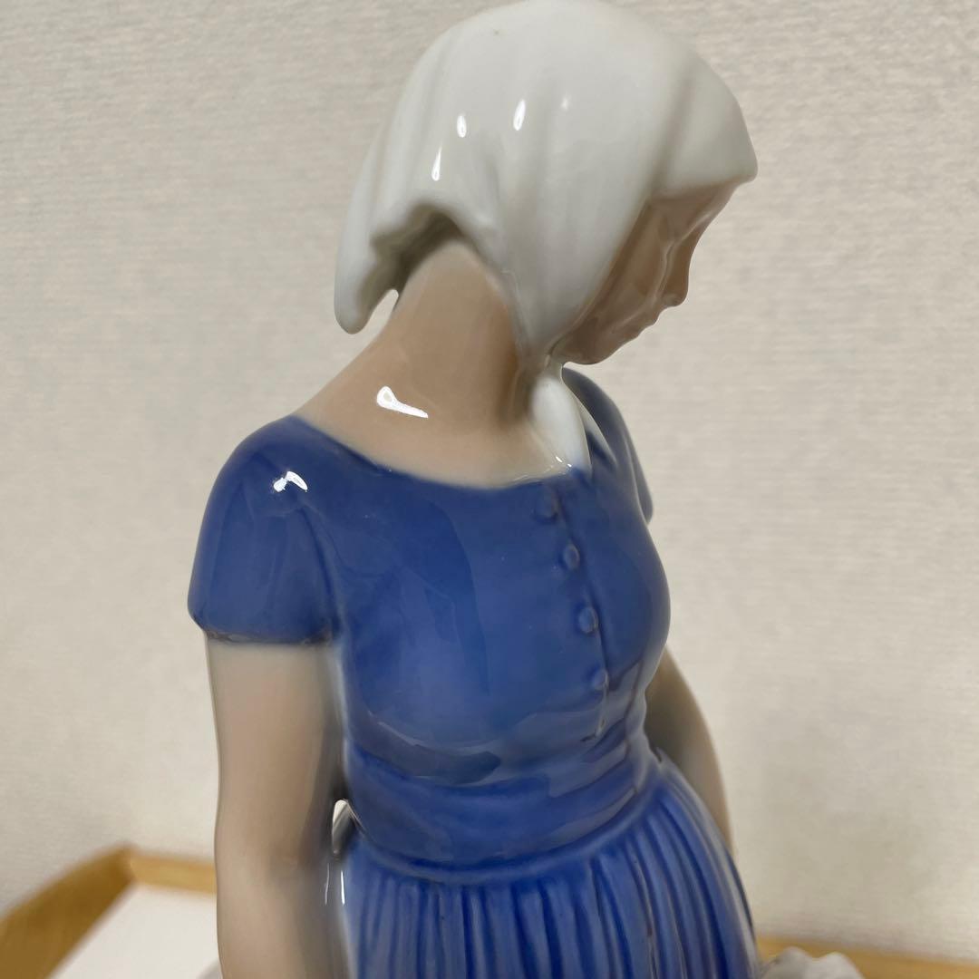 ・羊飼いの女性と３頭の羊・高さ２７cm・Ｂ＆Ｇ．・