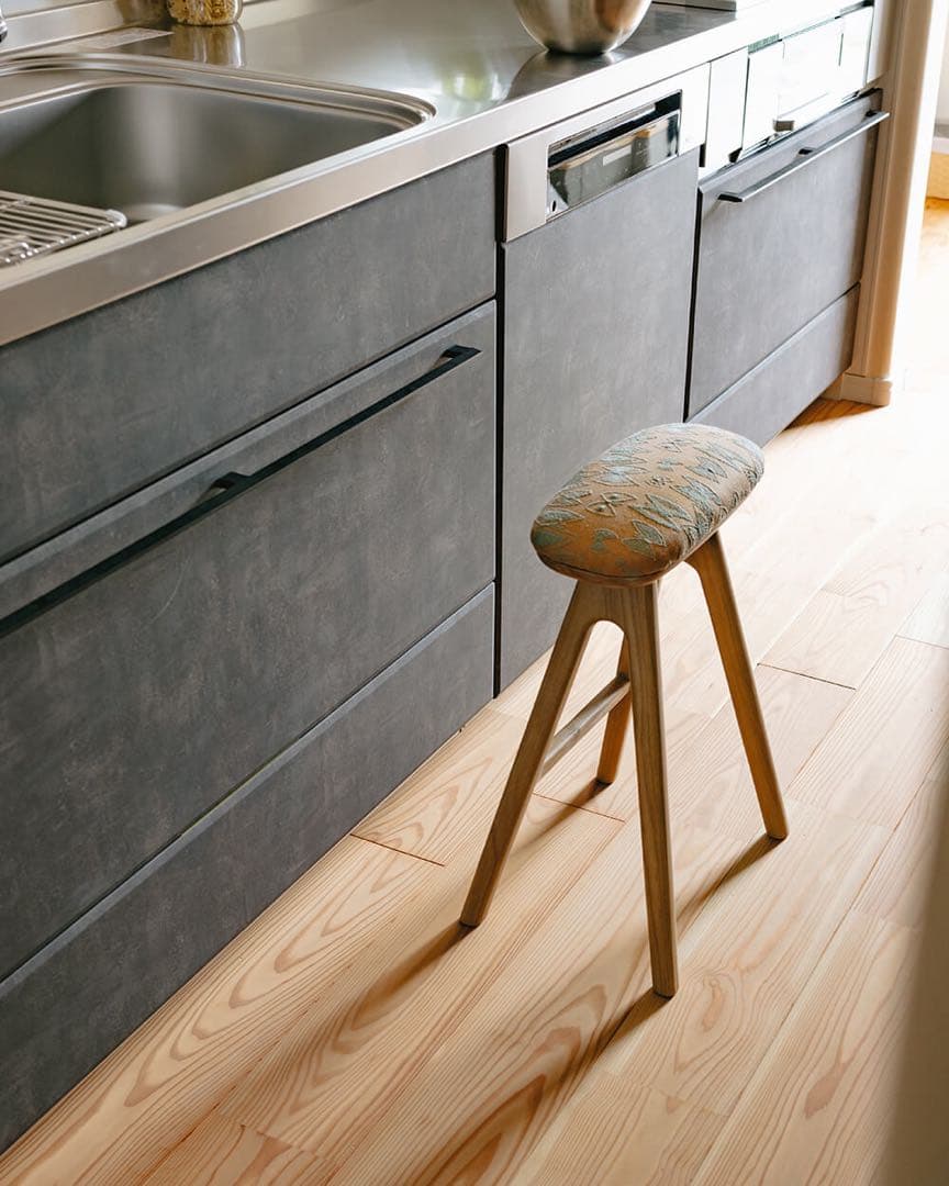 キッチンスツールNA(H630)＋ ミナペルホネンsky flower OR