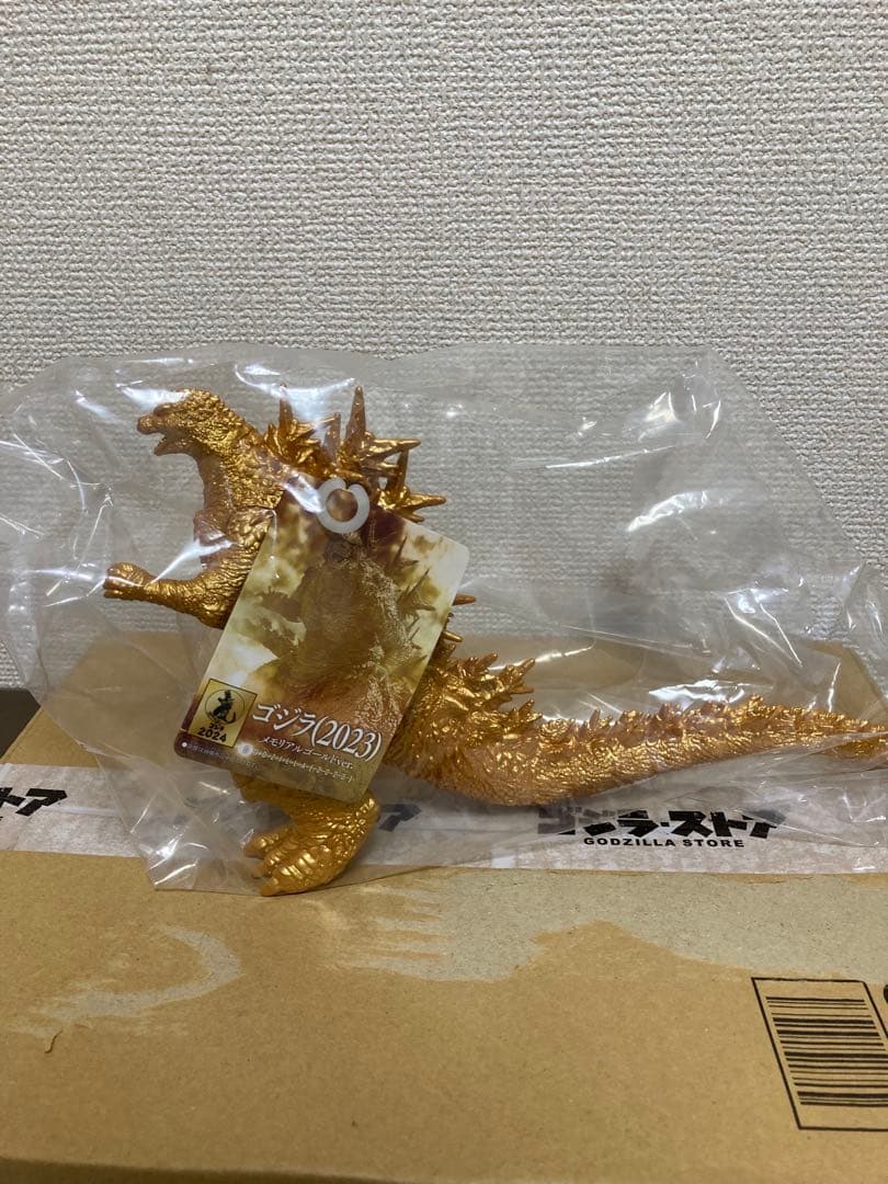 （新品）ゴジラ・ストア限定.メモリアルゴールドゴジラver.（フィギュア）