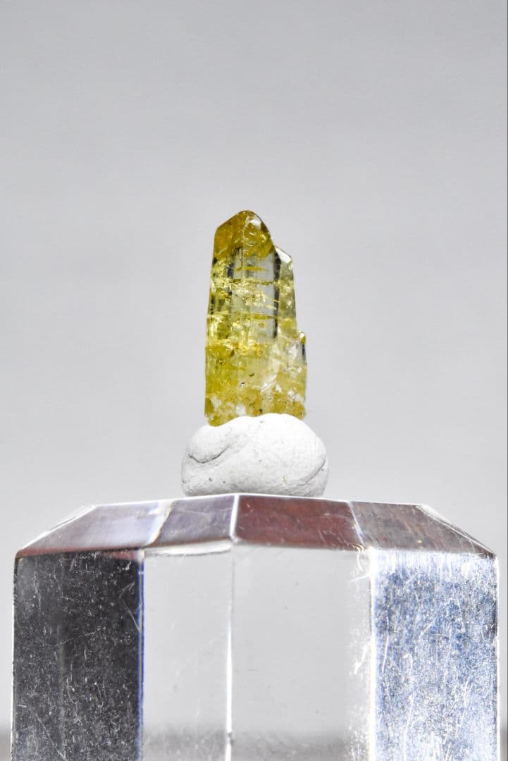 タンザナイトフェア！ ゴールデンカラータンザナイト原石C04