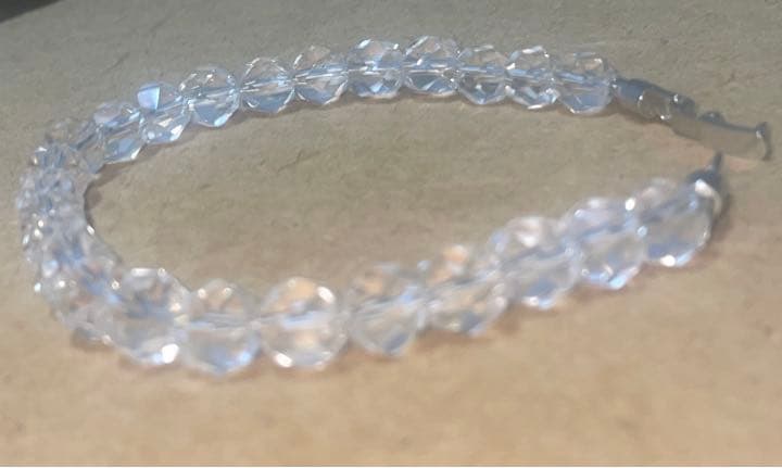 特殊カット水晶ブレスレット！！とおまけブレスレット！