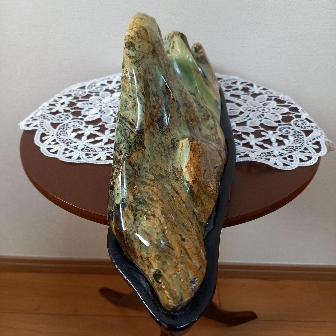 秩父かんらん石　鑑賞石　飾り石　台座付き　玄関飾り　お正月