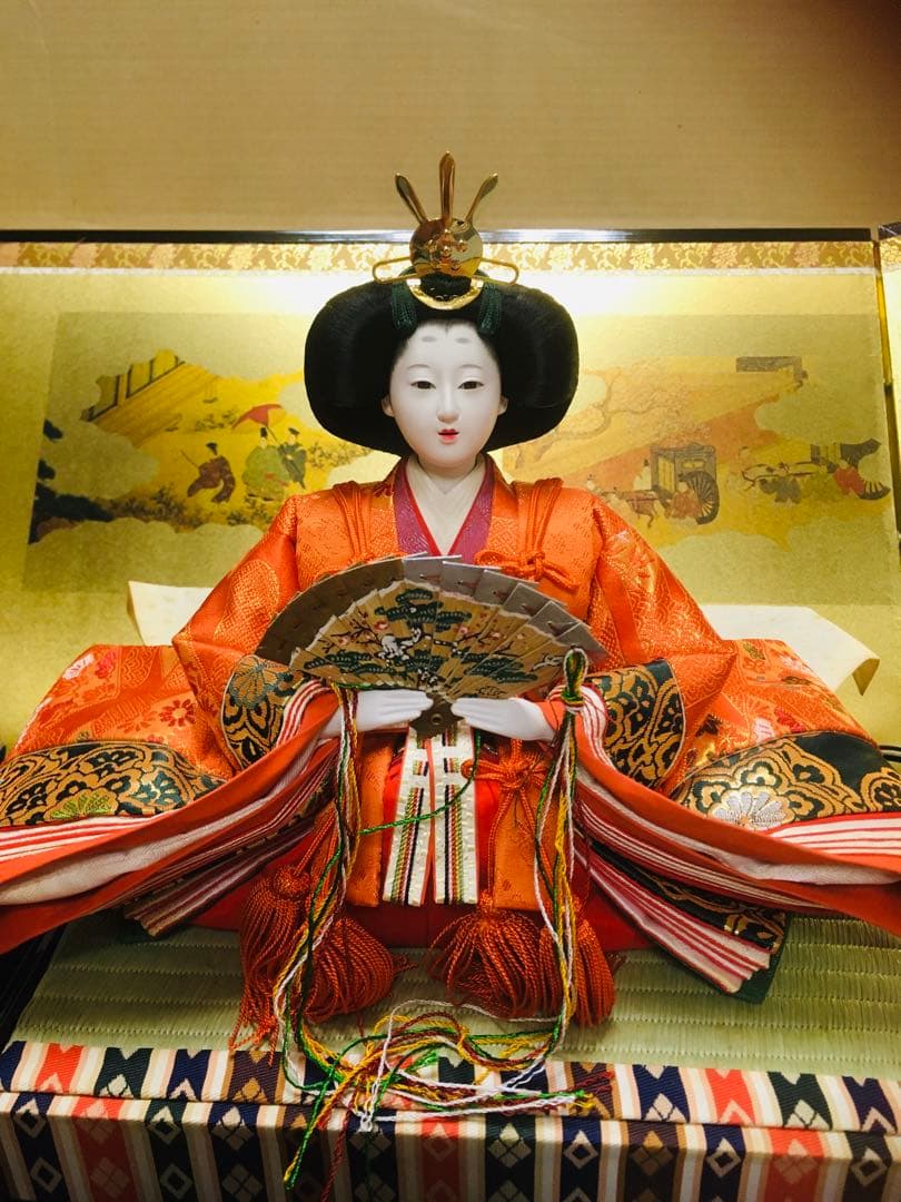 伝統的なひな人形セット