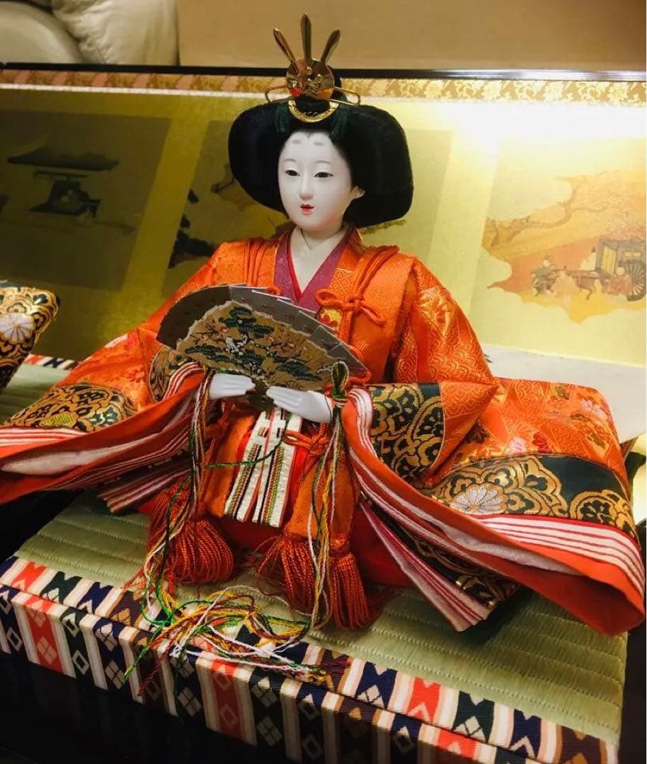 伝統的なひな人形セット