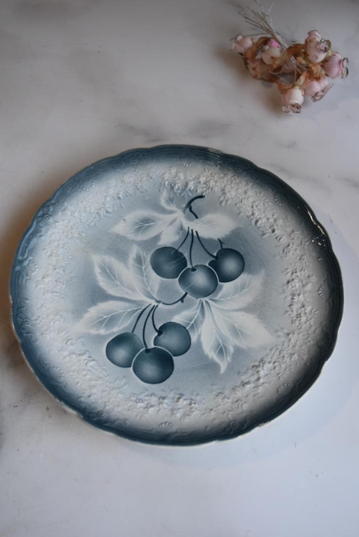 2枚組バドンヴィレー　花レリーフいっぱい　さくらんぼうの皿　フランスアンティーク