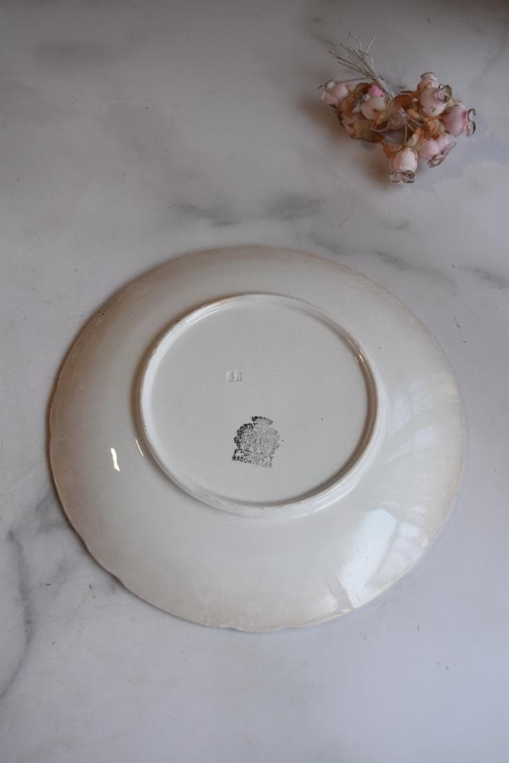 2枚組バドンヴィレー　花レリーフいっぱい　さくらんぼうの皿　フランスアンティーク