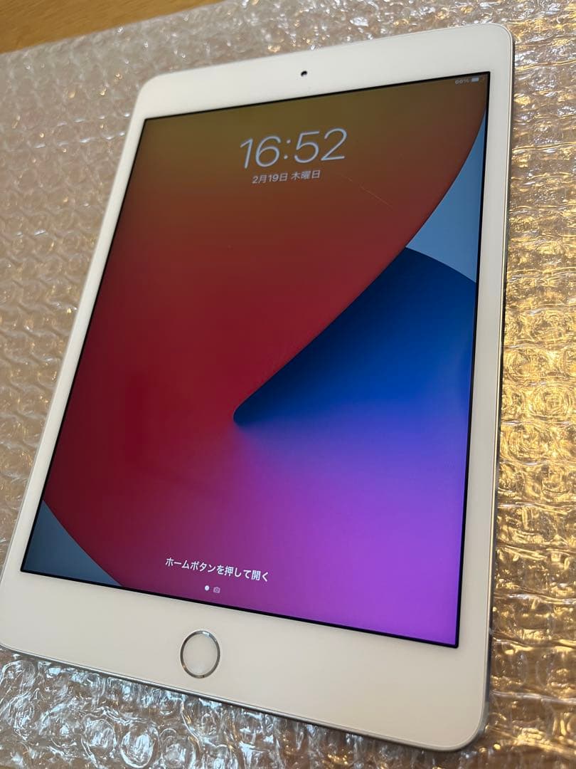 iPad mini 7.9インチ 第4世代[128GB] Wi-Fi シルバー