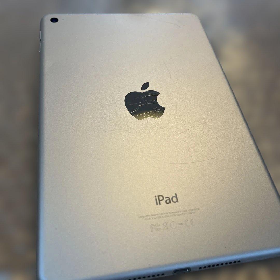iPad mini 7.9インチ 第4世代[128GB] Wi-Fi シルバー