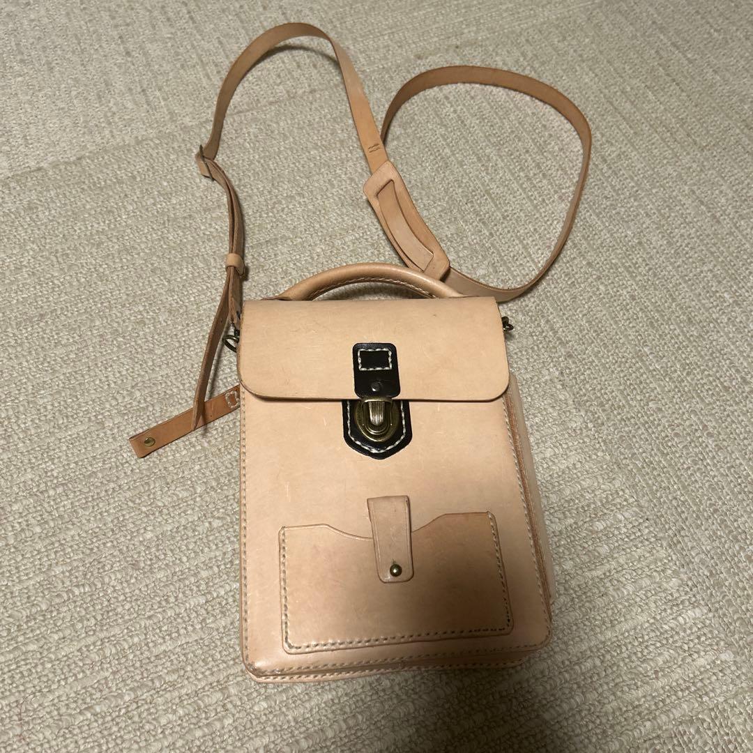 ハンドメイド、レザーショルダーバッグ ライトベージュ