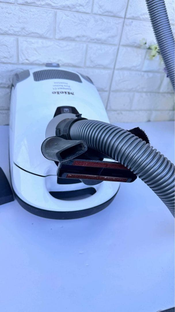 Miele ミーレ 掃除機 Compact C1 SCA03