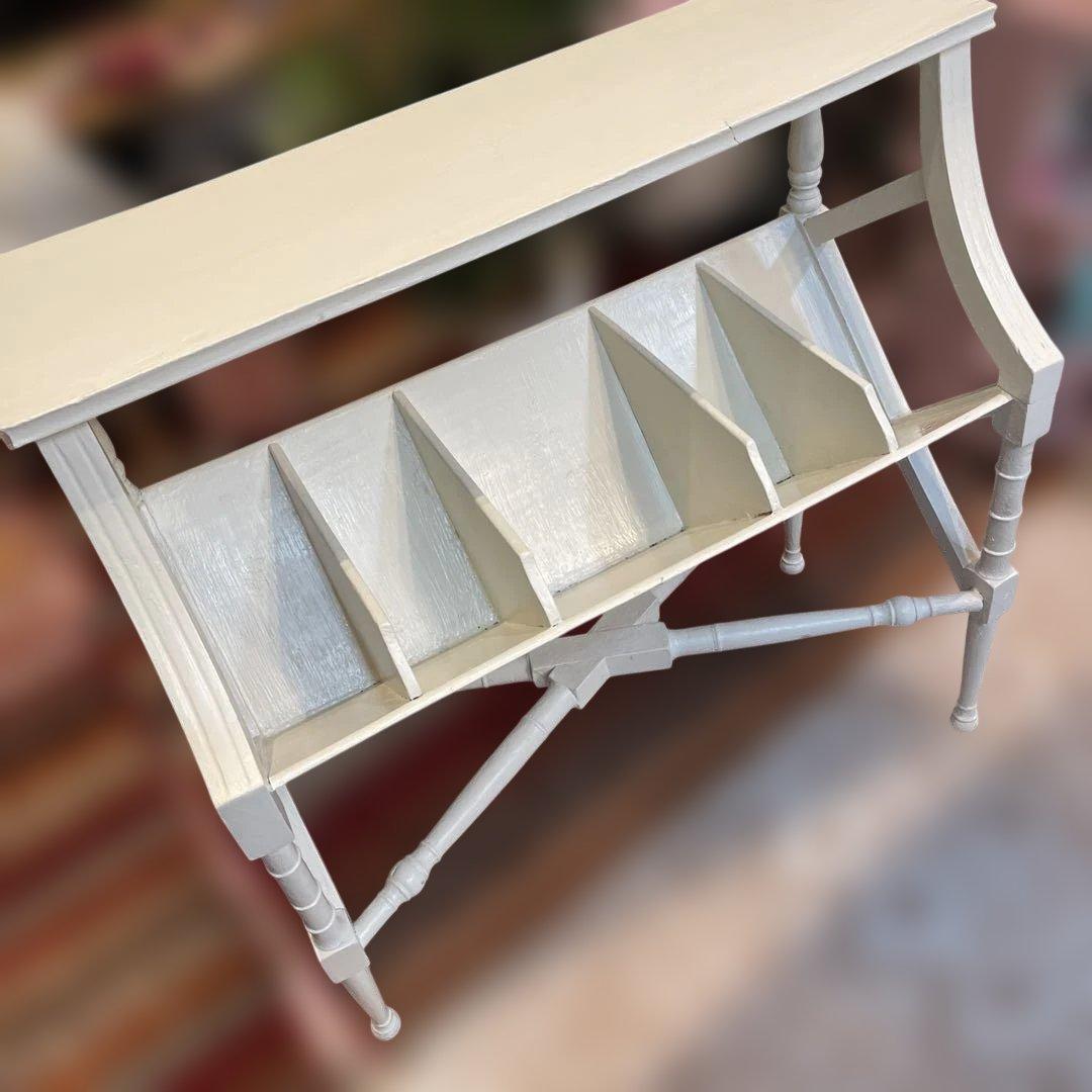 ヨーロッパ家具 アンティークのマガジンラック　白家具　姫部屋