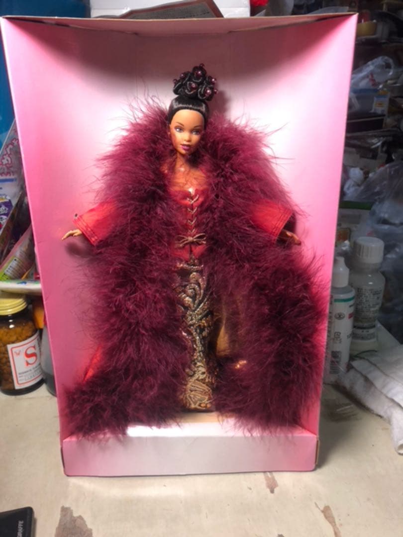 Mattel Barbie ゴールドラベル バイロンラーズです。