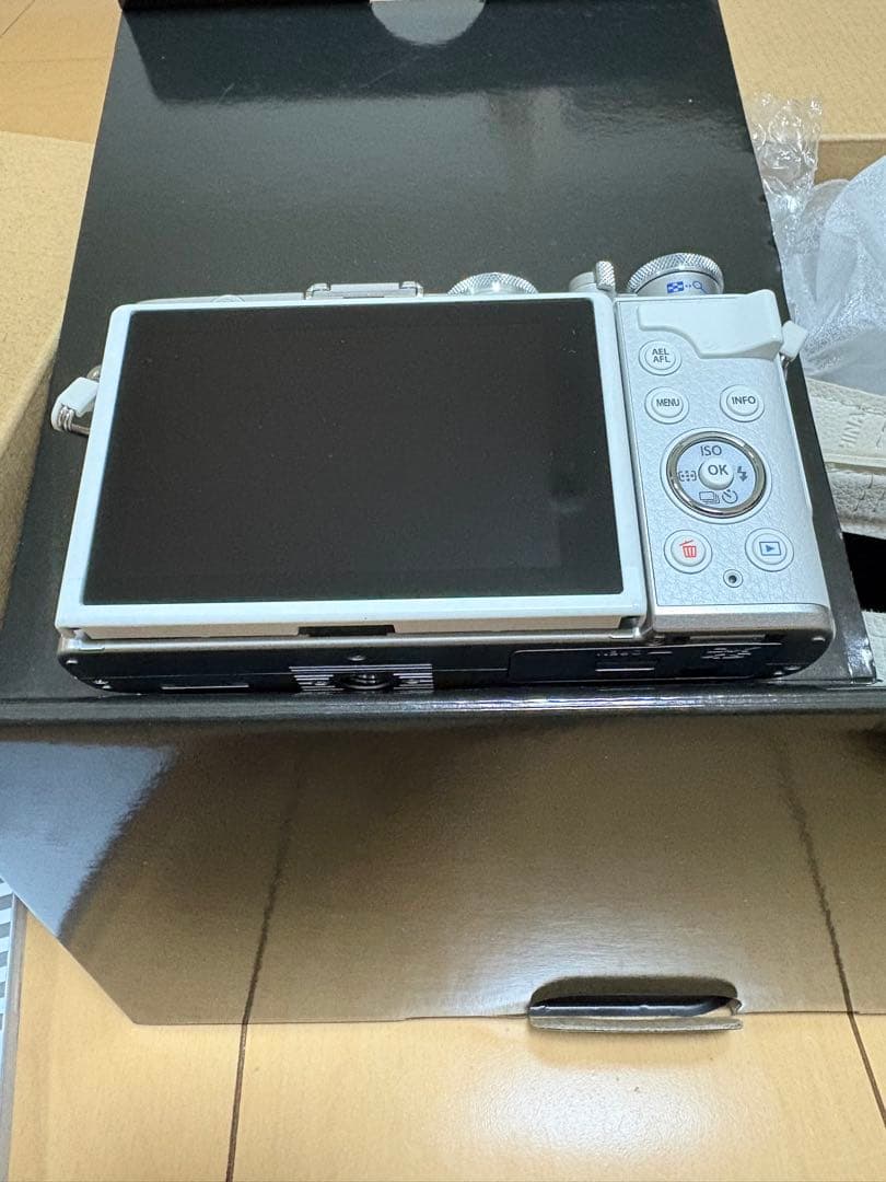 OLYMPUS PEN E-P7 EZダブルズームキット　 ホワイト