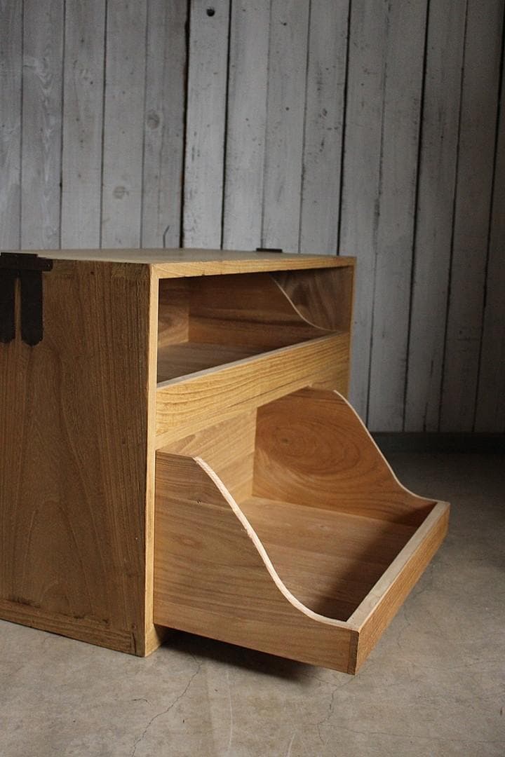 古い木製の引き出し　4杯　食器棚　シャツケース　収納棚　チェスト　古家具