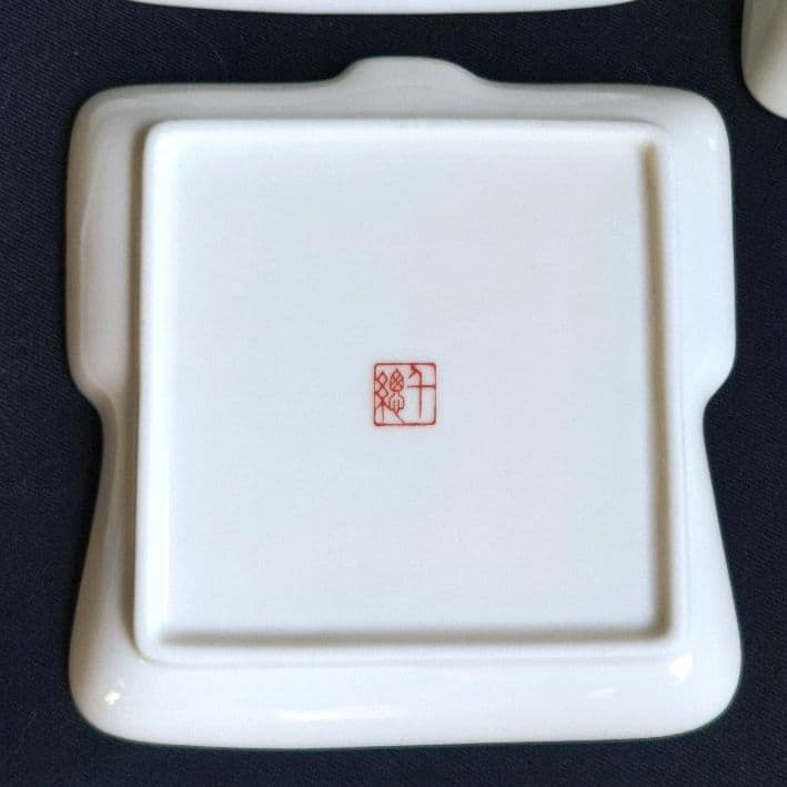 新品　千總　雛小袖　金彩色絵　菓子鉢　木箱／絵変わり　着物型小皿　紙箱　しおり付