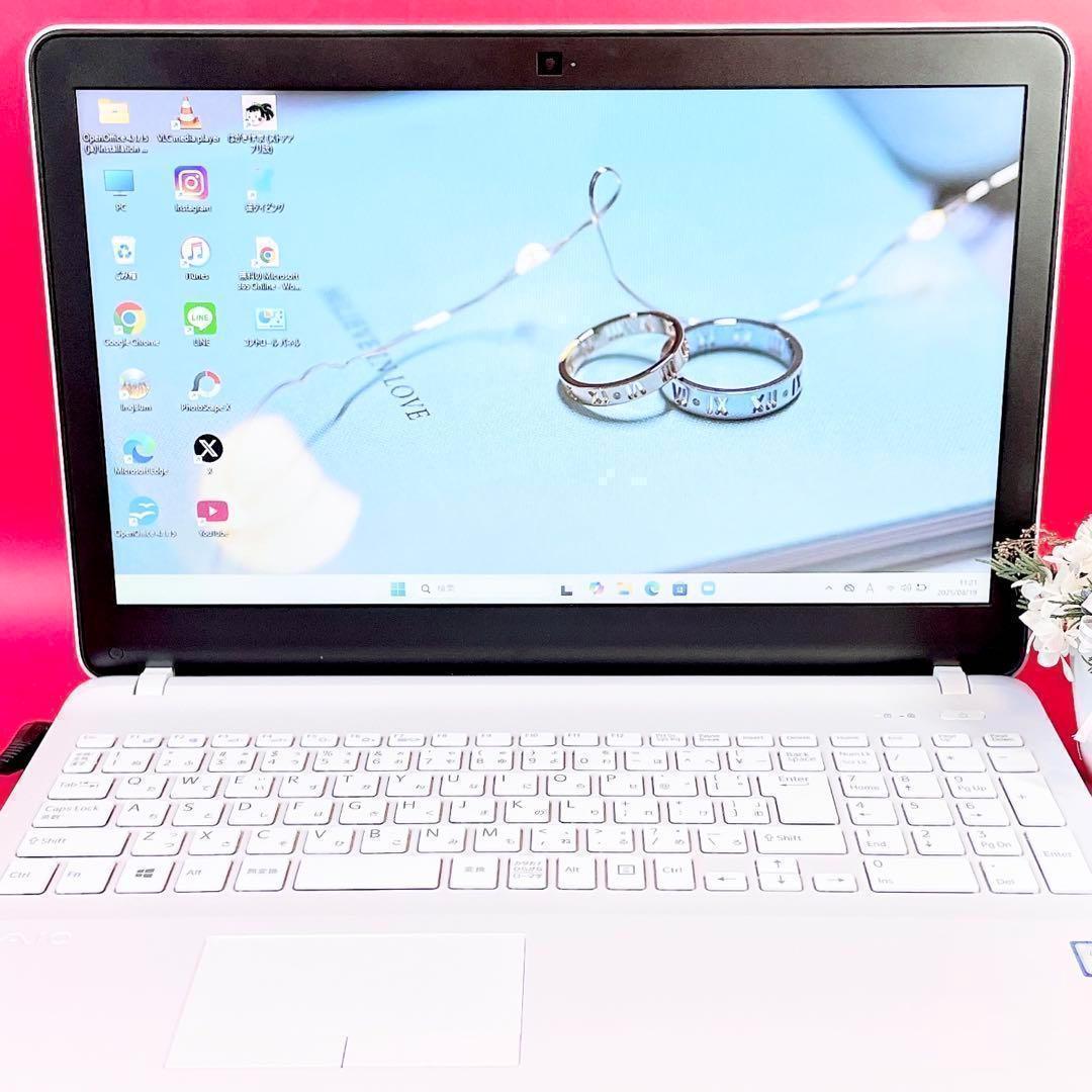 動作良好❣️すぐ使える薄型ノートパソコン✨️Windows11カメラVAIO白SSD
