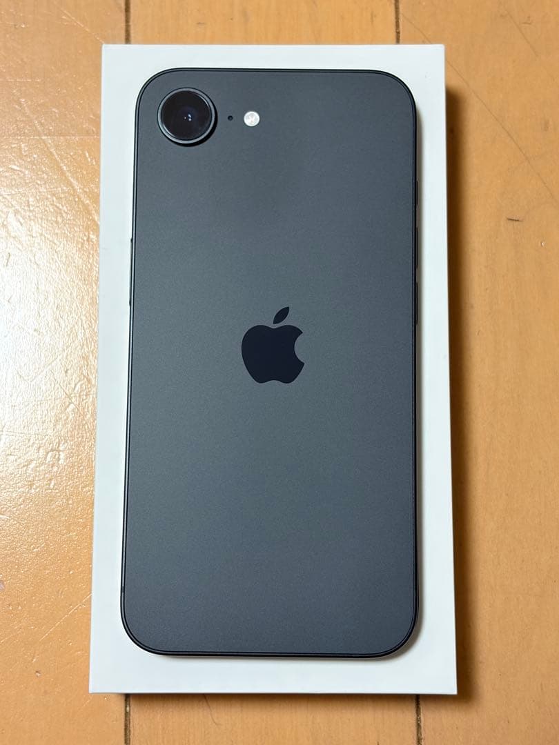 iPhone16e 128GB ⭐︎純正シリコンケース⭐︎NIMASOガラスフィルム
