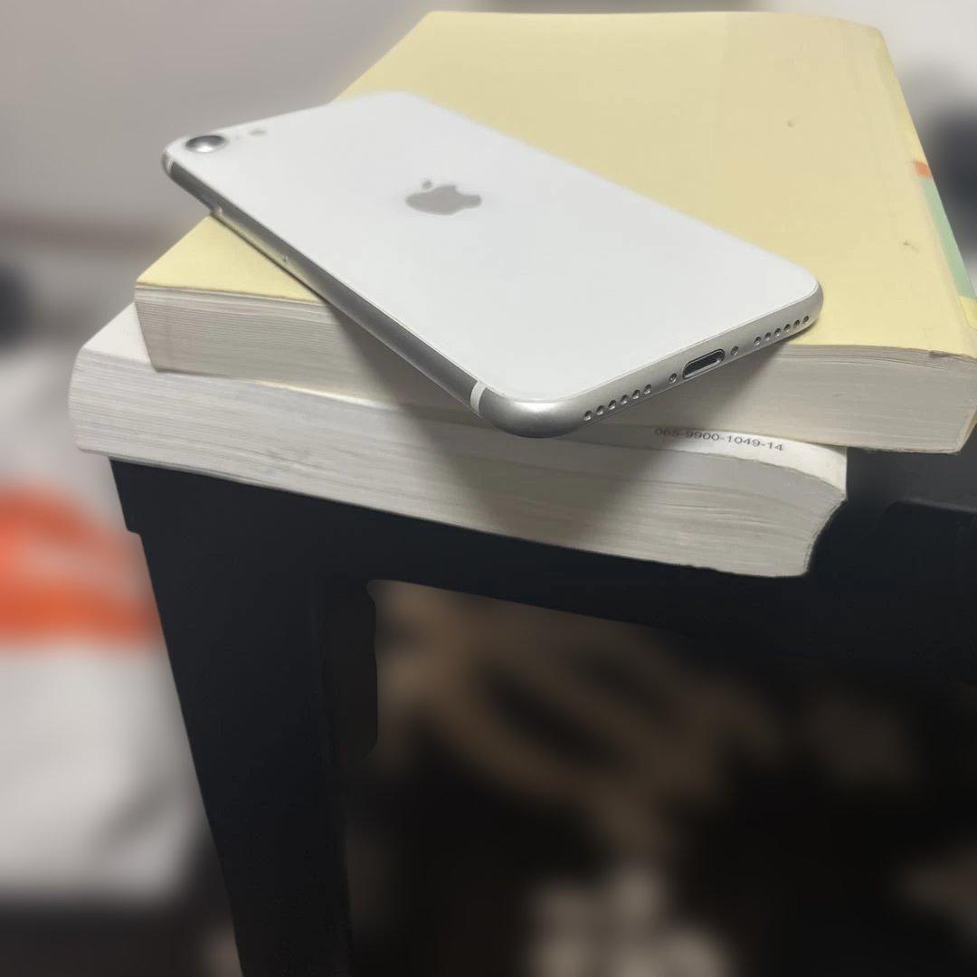 【極美品】iPhone SE 第2世代 64GB ホワイト SIMフリー 本体