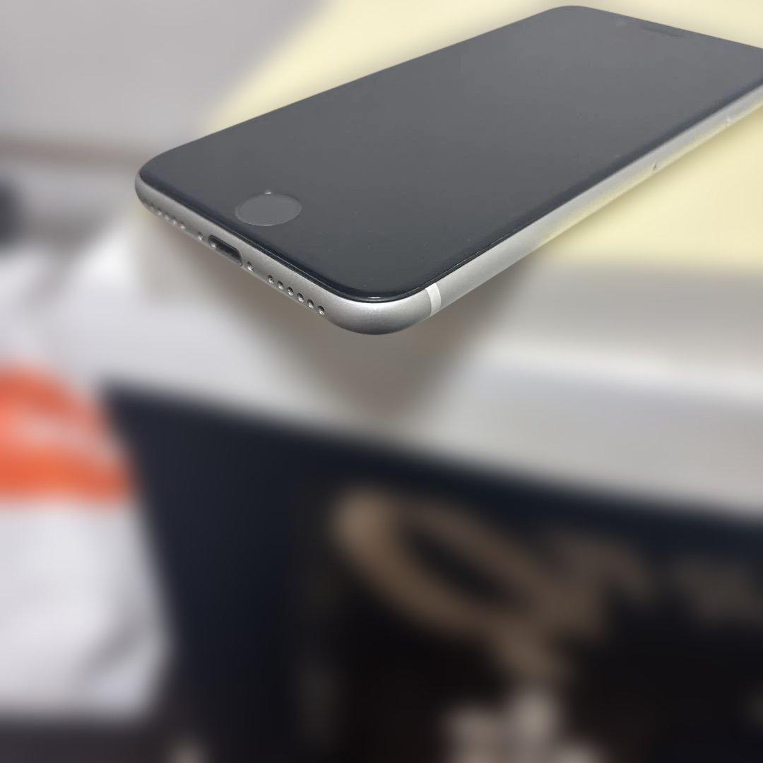 【極美品】iPhone SE 第2世代 64GB ホワイト SIMフリー 本体