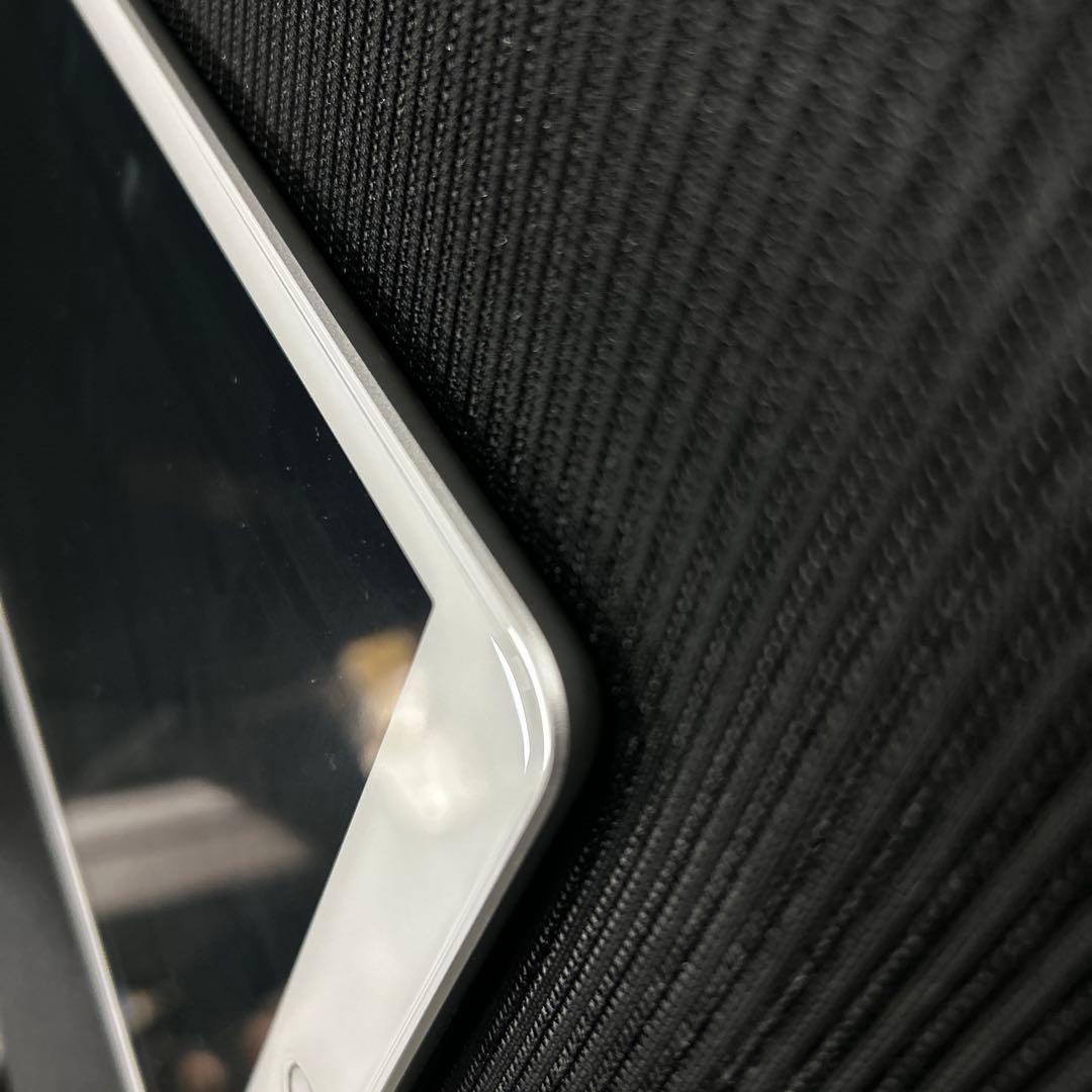 Apple iPad (第８世代) Wi-Fi 32GB シルバー