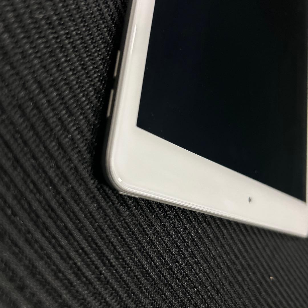 Apple iPad (第８世代) Wi-Fi 32GB シルバー