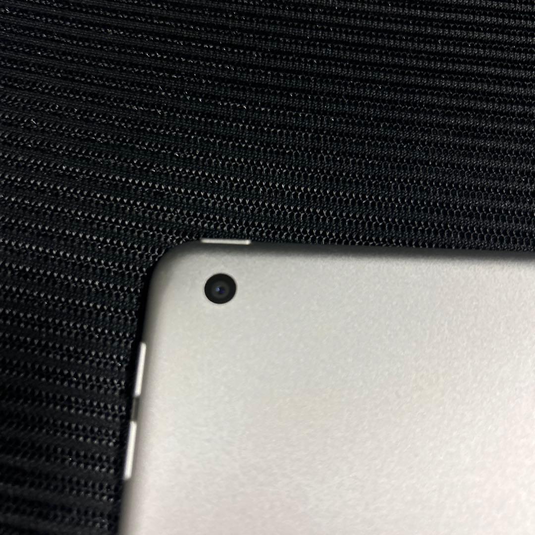 Apple iPad (第８世代) Wi-Fi 32GB シルバー