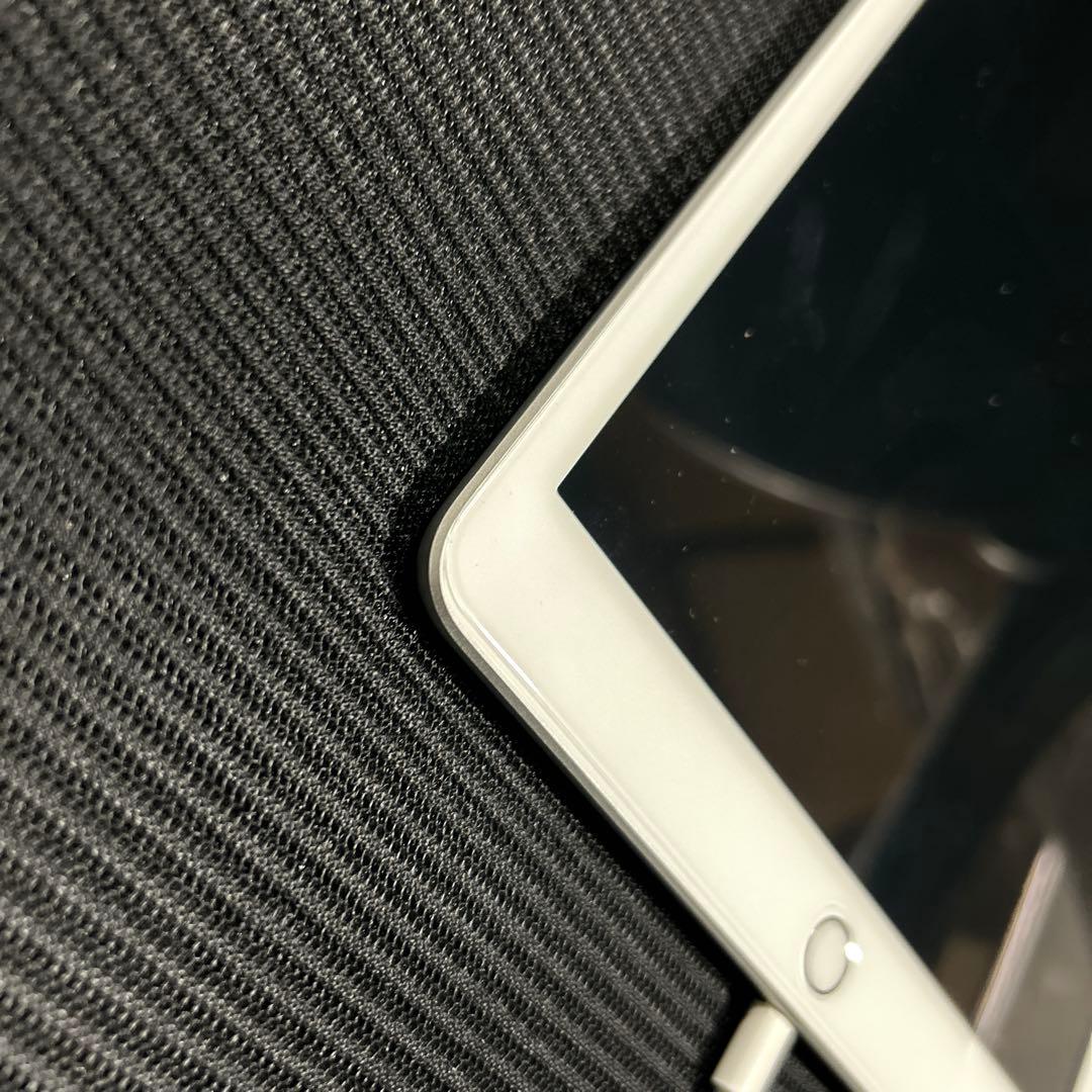 Apple iPad (第８世代) Wi-Fi 32GB シルバー