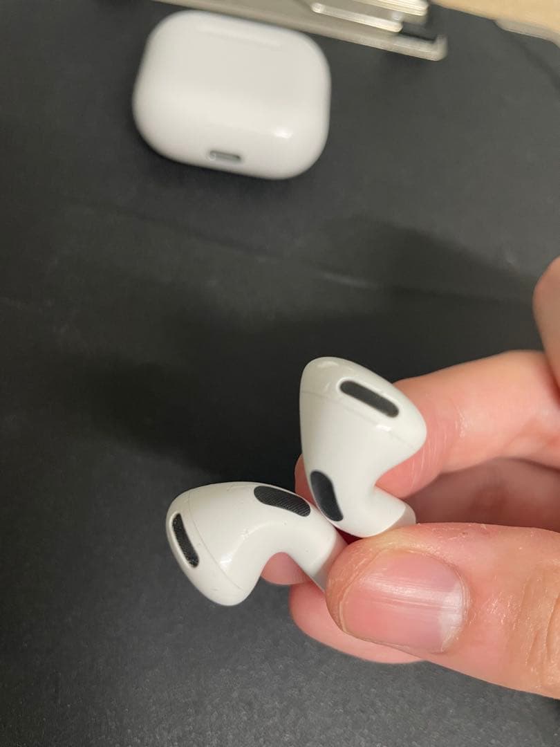 【送料込み!!】AirPods 4 本体 ホワイト【訳あり!!】