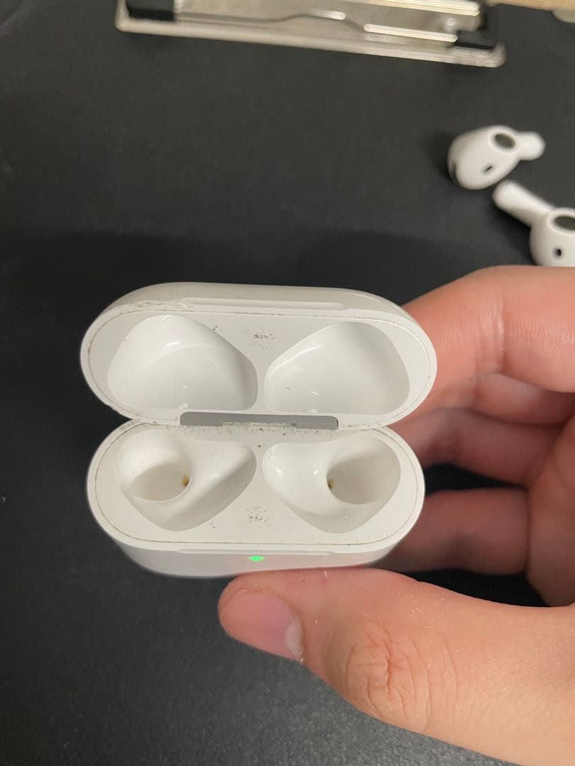 【送料込み!!】AirPods 4 本体 ホワイト【訳あり!!】