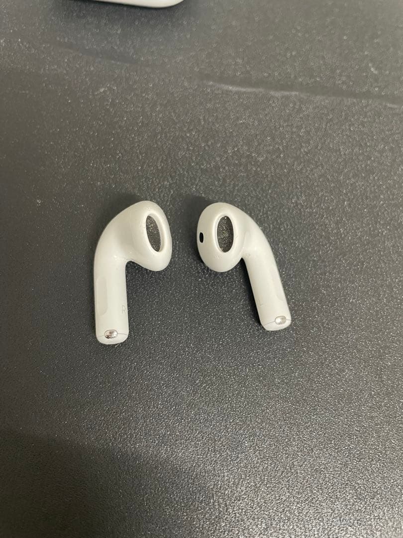【送料込み!!】AirPods 4 本体 ホワイト【訳あり!!】