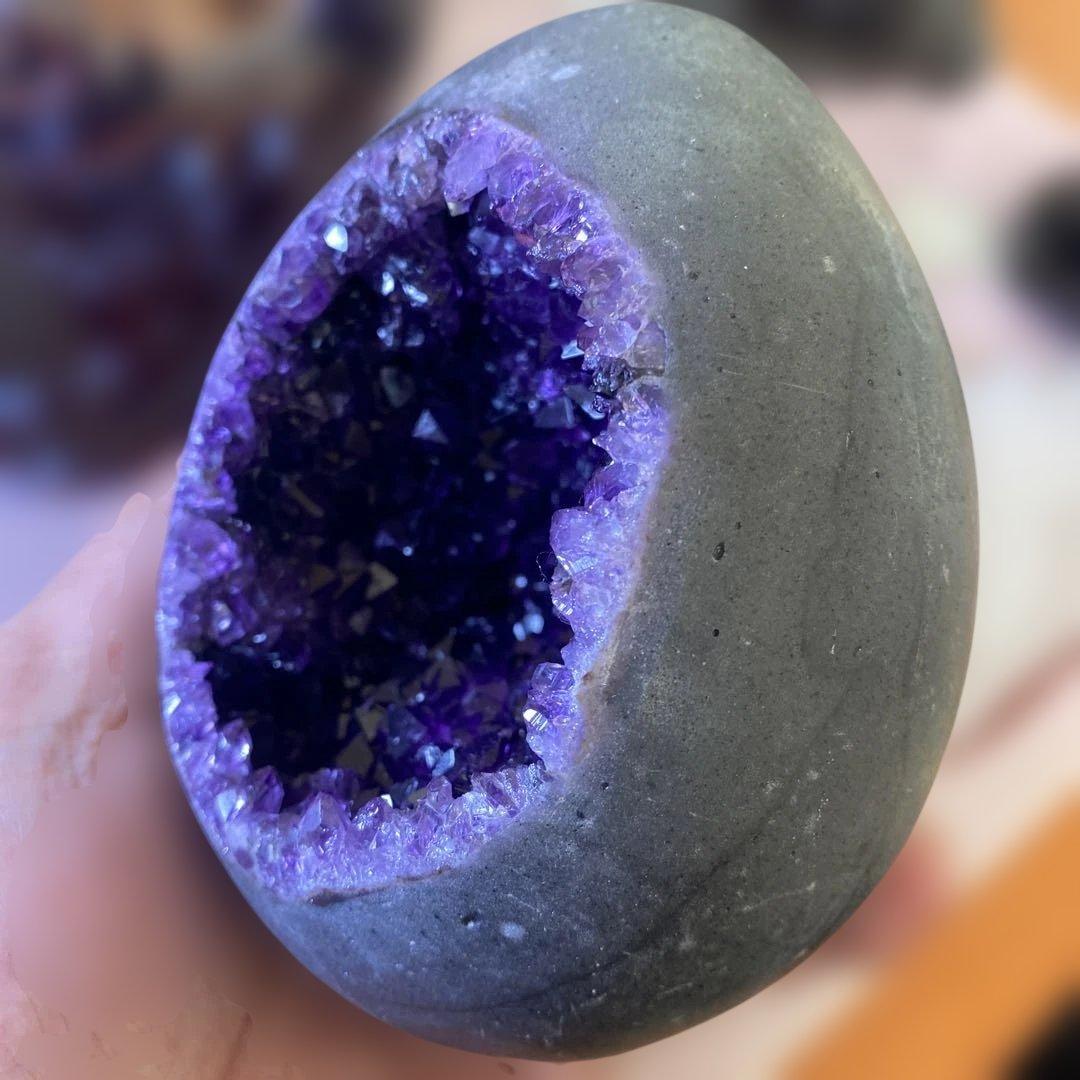 【極上】ウルグアイアメジストクラスター原石（恐竜の卵幸運水晶收藏品） 置物