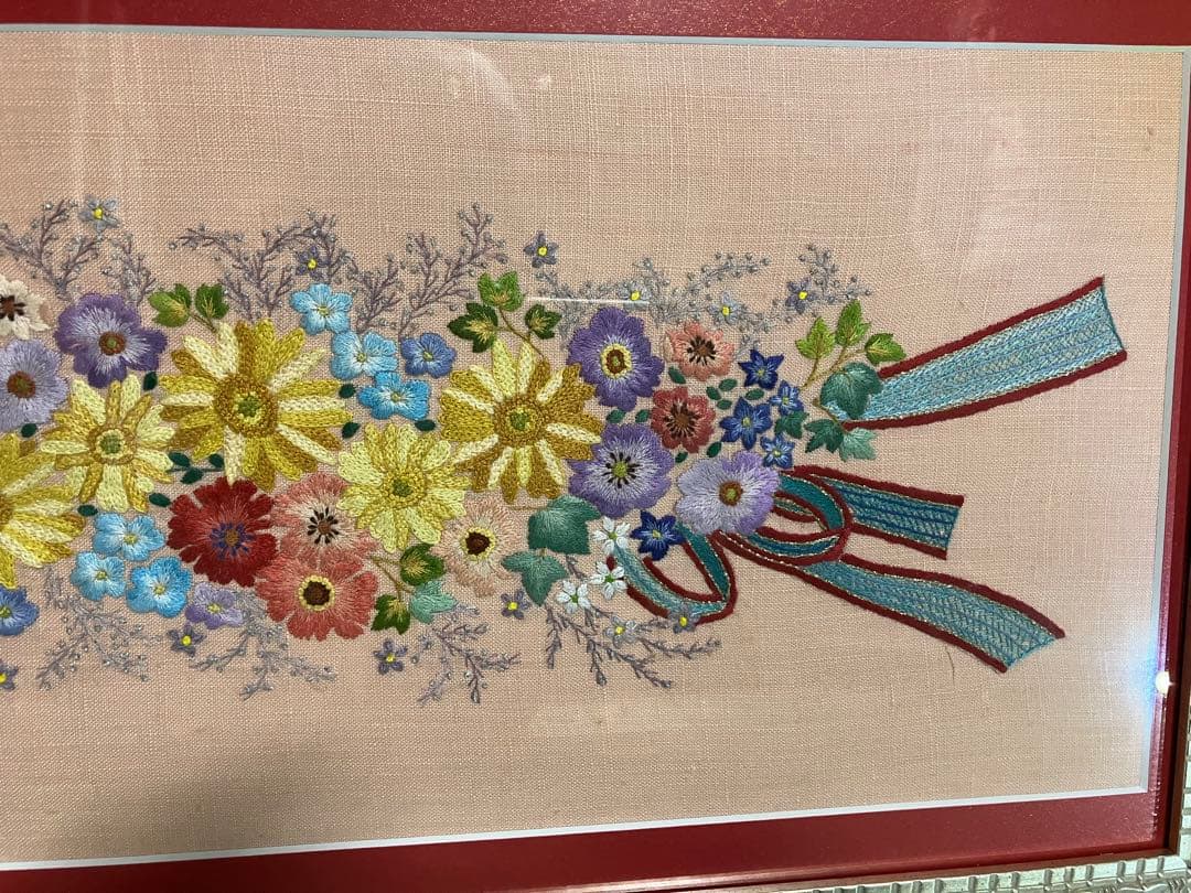 評価の高かった　花とリボンと言う　額装された作品刺繍