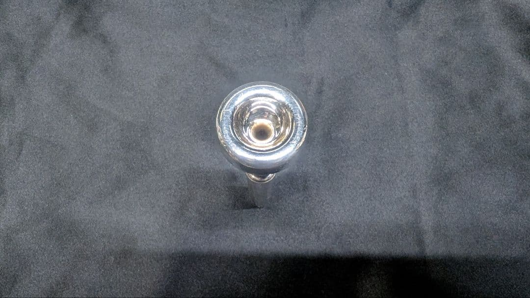 トランペットマウスピース　エリック・ミヤシロモデル　EM2