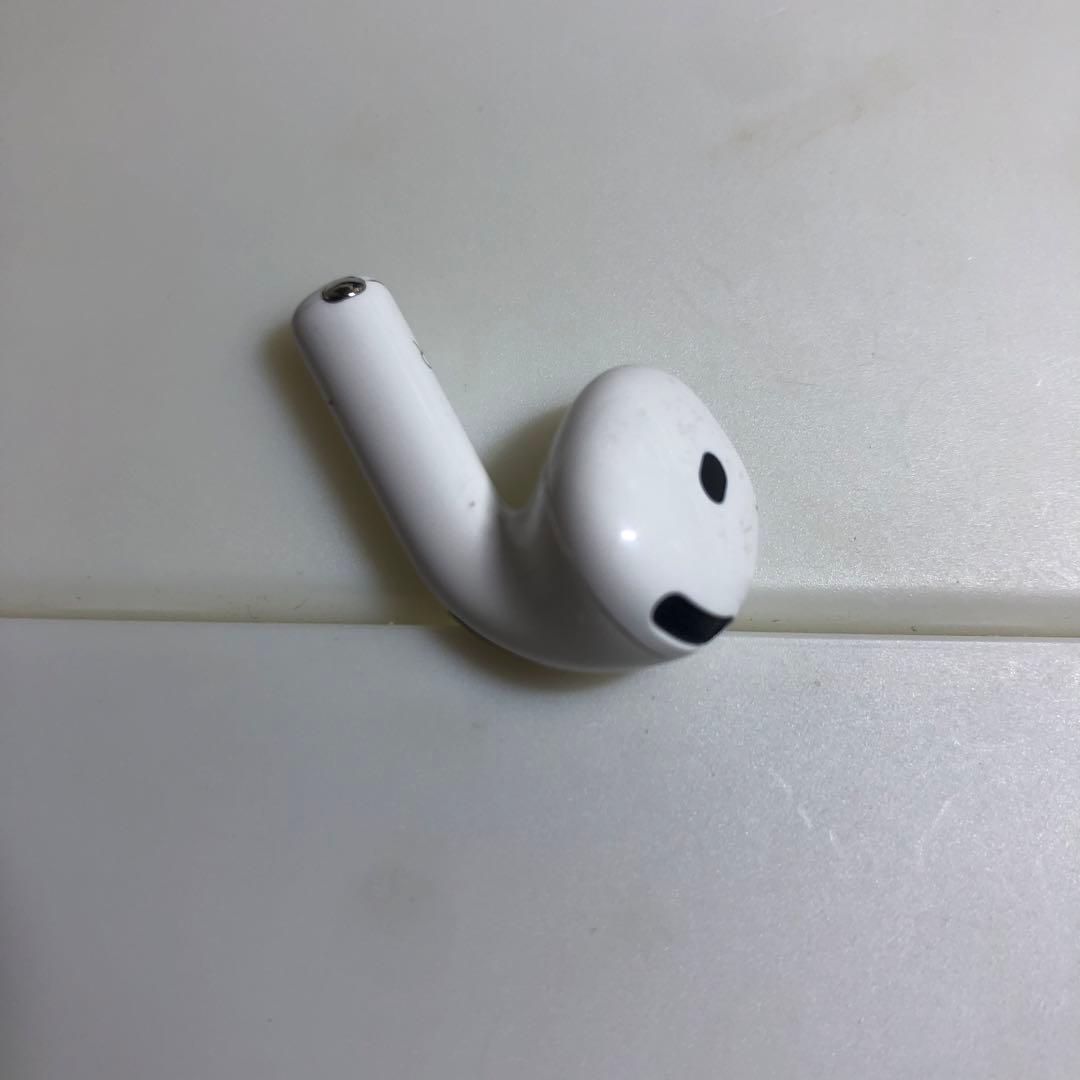 Apple AirPods 第4世代　A3055 右側　右　右耳