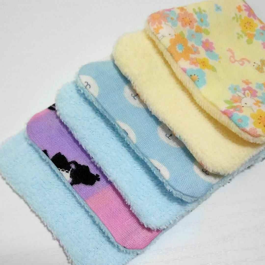 【001】ハーフサイズ　ガーゼハンカチ　ガーゼタオルハンカチ　ハンドメイド