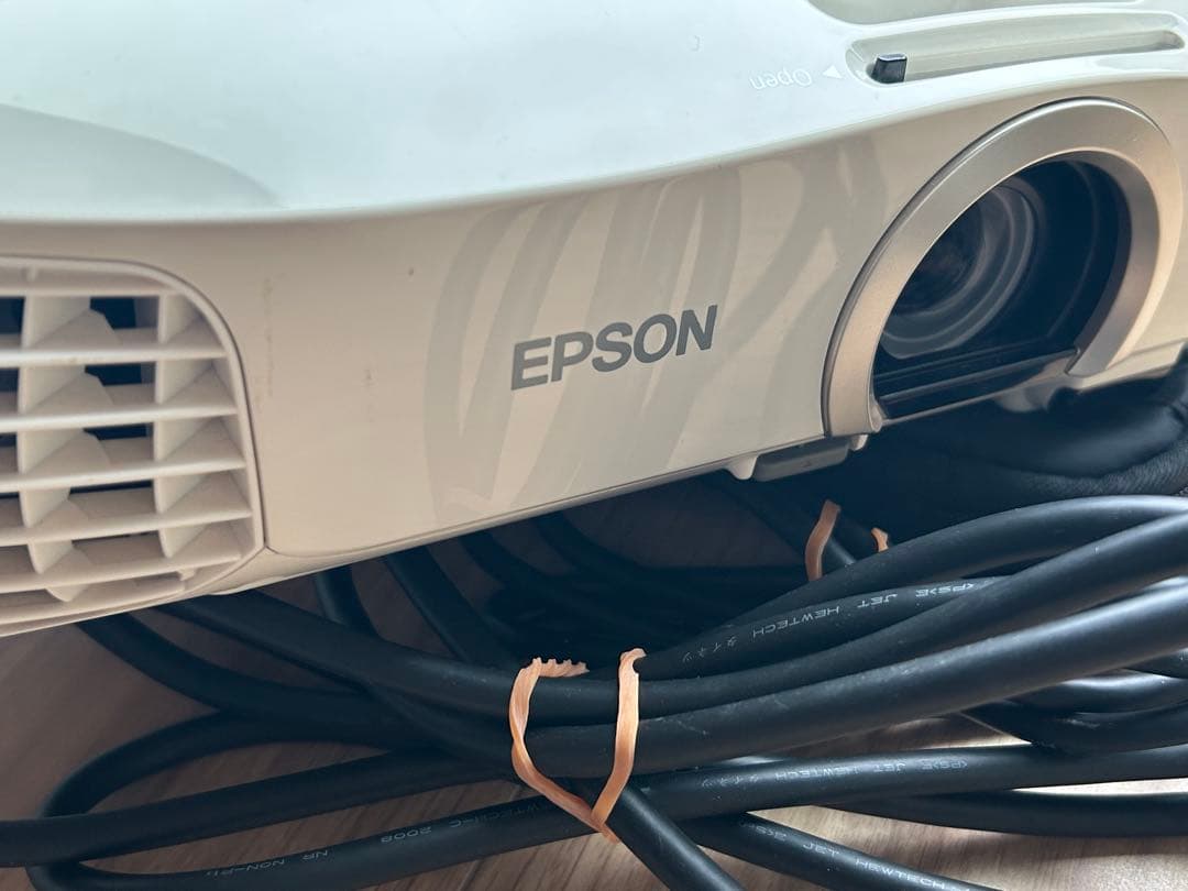 EPSON EH-TW5200 プロジェクター本体