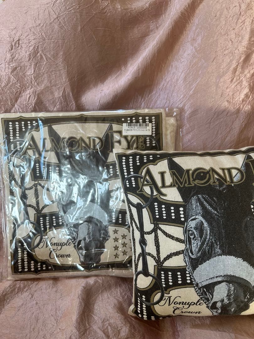 アーモンドアイ引退記念ミニクッション