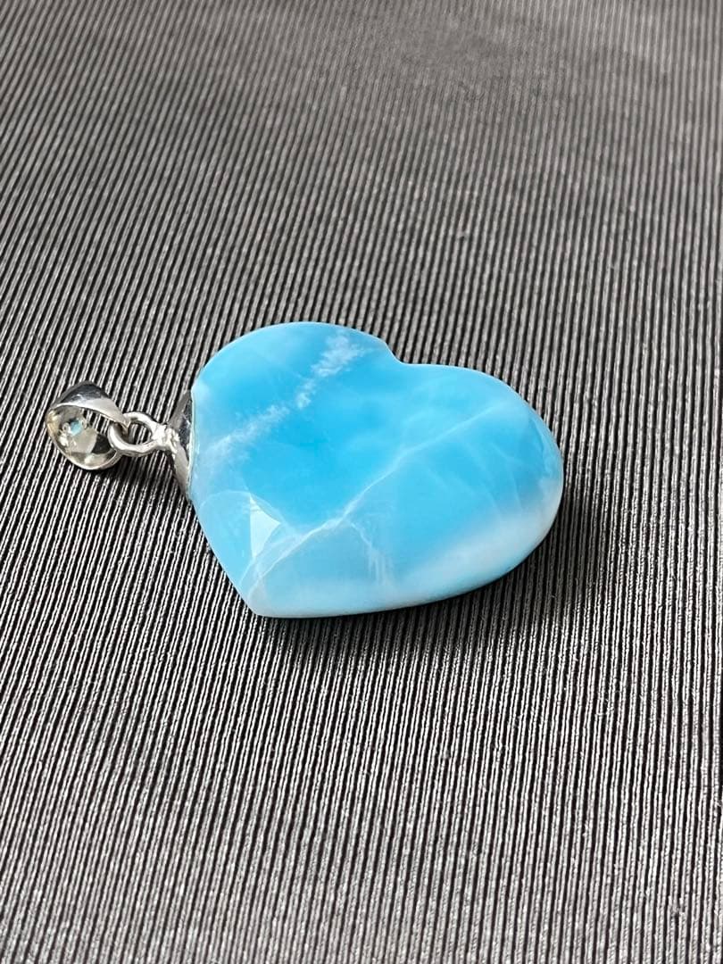 天然石☆高品質！ラリマー☆横向きハート型ペンダントップ☆模様＆真っ青な両面美しい