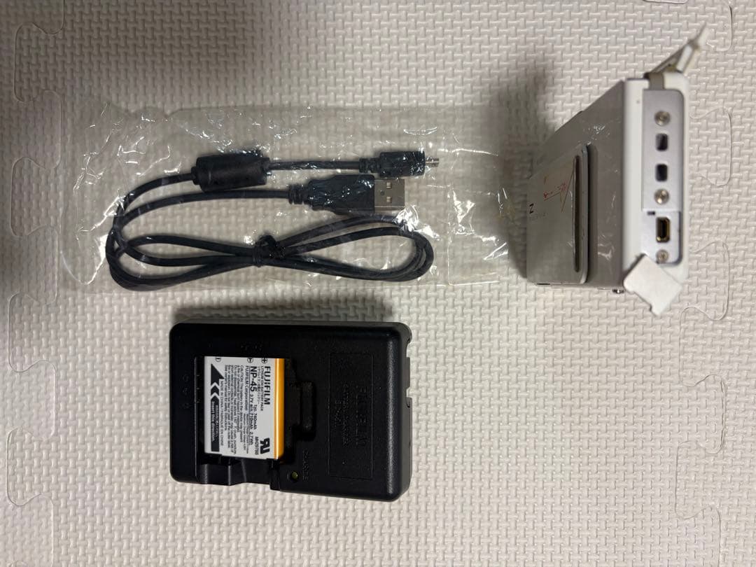 Fujifilm FinePix Z300 ホワイト コンパクトデジタルカメラ