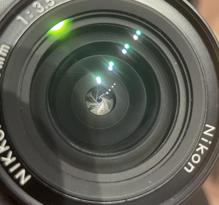 フード付き美品　Nikon Ai-s AIS Nikkor 28mm f/3.5