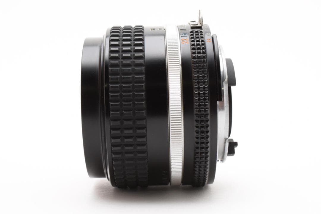 フード付き美品　Nikon Ai-s AIS Nikkor 28mm f/3.5