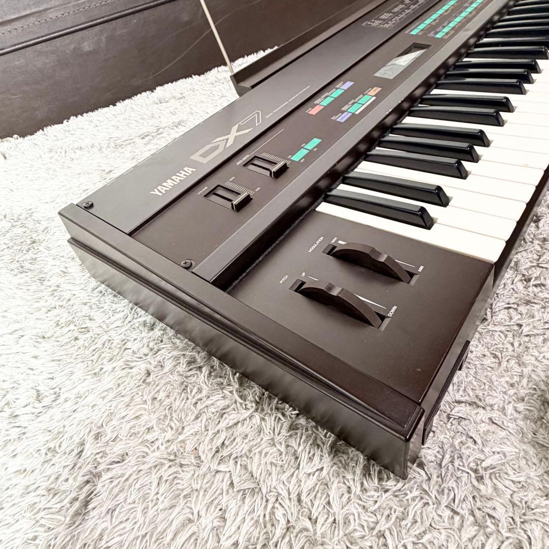 廃盤 ヤマハ シンセサイザー DX7 ハードケース付き 61鍵盤 32音色 美品