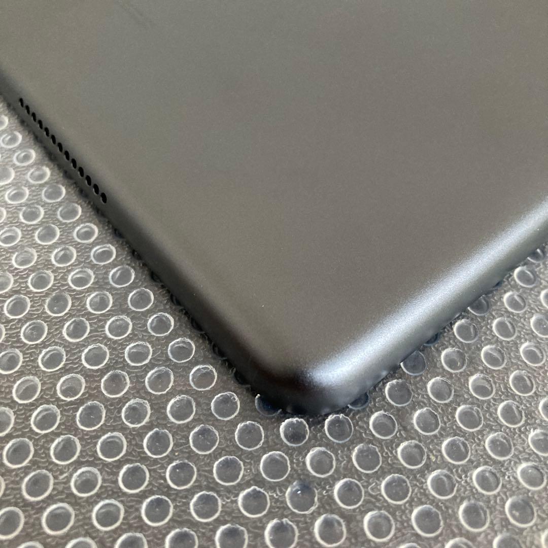 3659【早い者勝ち】電池最良好☆iPad8 第8世代 32GB SIMフリー☆