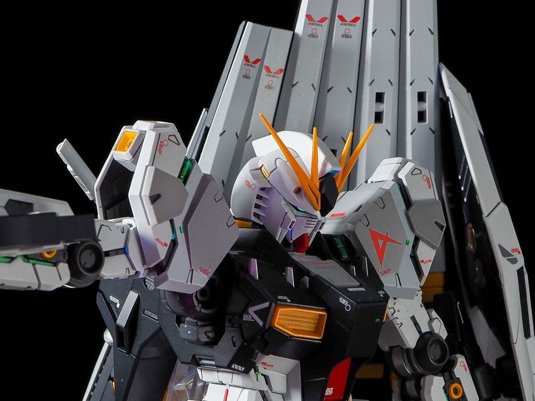 mg νガンダム　ver.ka 全塗装　完成品 筋彫り　マスキング　発光など