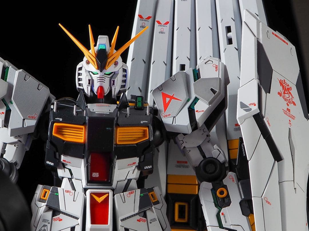 mg νガンダム　ver.ka 全塗装　完成品 筋彫り　マスキング　発光など