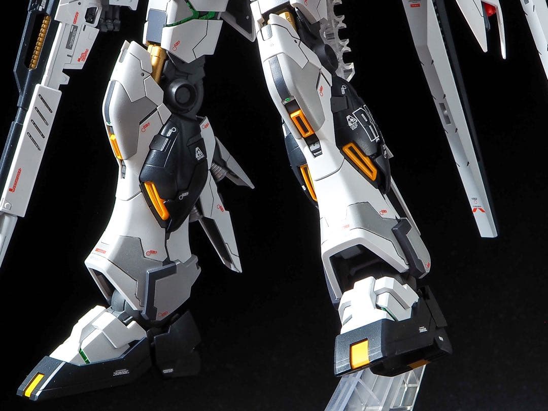 mg νガンダム　ver.ka 全塗装　完成品 筋彫り　マスキング　発光など